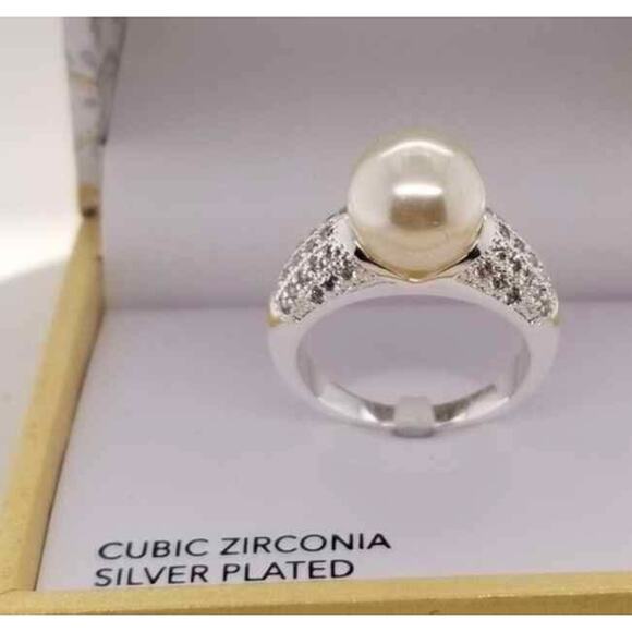 NEW Silver Plate Pave Cubic Zirconia Band w/ Oversized Pearl Size 10 - Picture 2 of 6